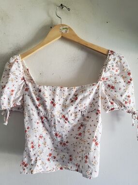 Reformation White Floral Puff Sleeve Square Neck Top Size 4.